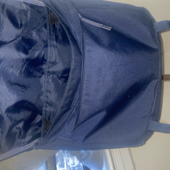lacoste blue bag been worn - Picture 3 of 4